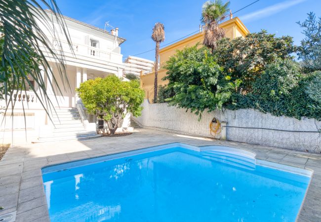 Villa in Nice - Stylish Art Deco villa, 4 Bdrs, Swimming Pool and Garage Villa in Nice - Stylish Art Deco villa, 4 Bdrs, Swimming Pool and Garage