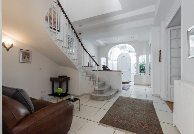 Villa in Nice - Stylish Art Deco villa, 4 Bdrs, Swimming Pool and Garage Villa in Nice - Stylish Art Deco villa, 4 Bdrs, Swimming Pool and Garage