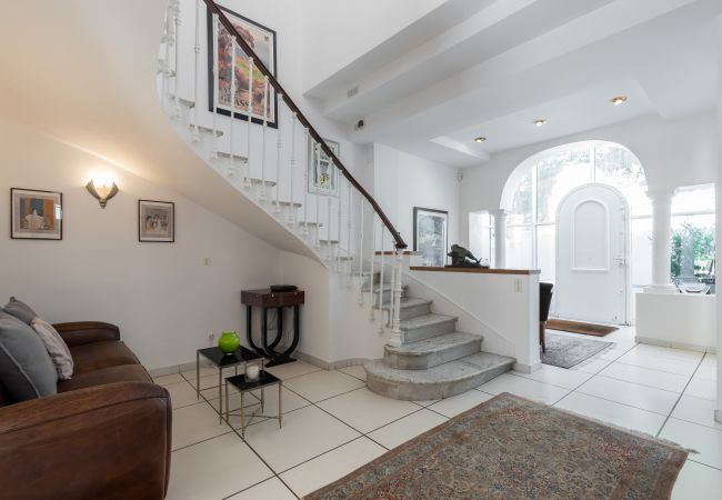 Villa in Nice - Stylish Art Deco villa, 4 Bdrs, Swimming Pool and Garage Villa in Nice - Stylish Art Deco villa, 4 Bdrs, Swimming Pool and Garage