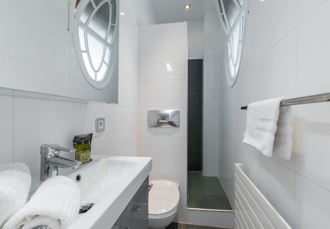Villa in Nice - Stylish Art Deco villa, 4 Bdrs, Swimming Pool and Garage Villa in Nice - Stylish Art Deco villa, 4 Bdrs, Swimming Pool and Garage