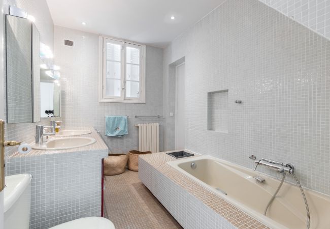Villa in Nice - Stylish Art Deco villa, 4 Bdrs, Swimming Pool and Garage Villa in Nice - Stylish Art Deco villa, 4 Bdrs, Swimming Pool and Garage