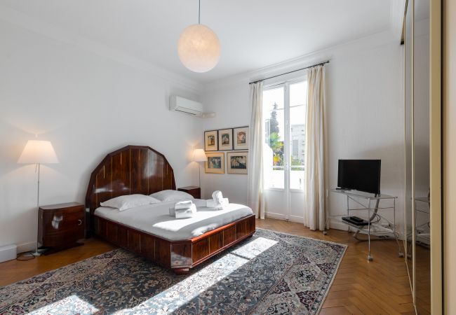 Villa in Nice - Stylish Art Deco villa, 4 Bdrs, Swimming Pool and Garage Villa in Nice - Stylish Art Deco villa, 4 Bdrs, Swimming Pool and Garage