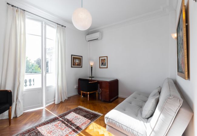 Villa in Nice - Stylish Art Deco villa, 4 Bdrs, Swimming Pool and Garage Villa in Nice - Stylish Art Deco villa, 4 Bdrs, Swimming Pool and Garage