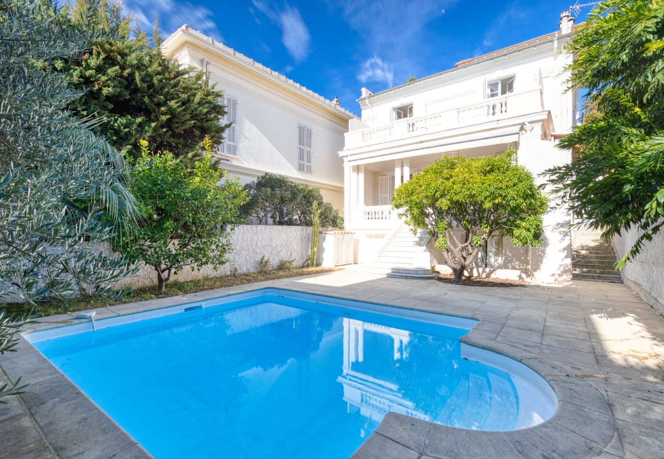 Villa in Nice - Stylish Art Deco villa, 4 Bdrs, Swimming Pool and Garage