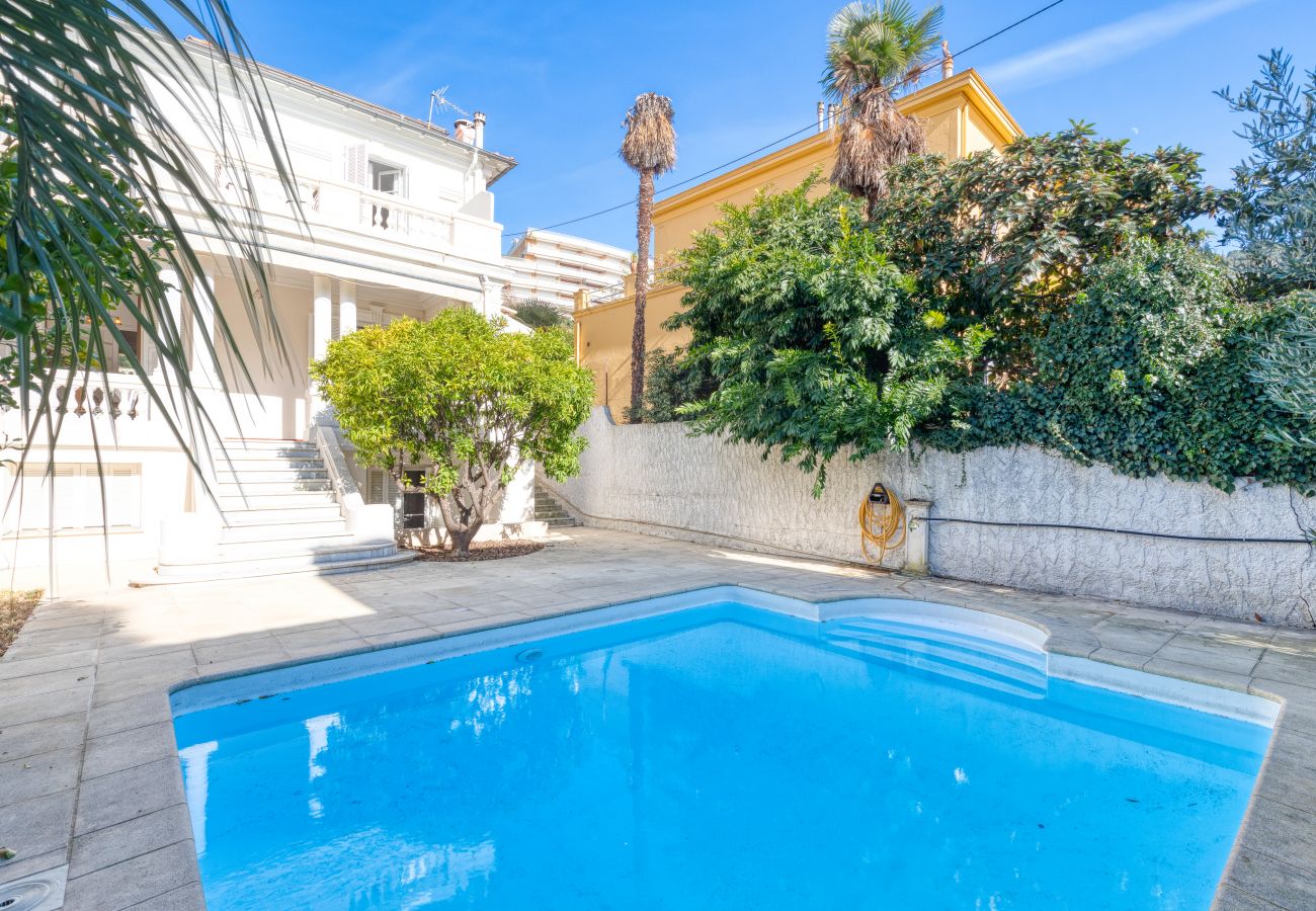 Villa in Nice - Stylish Art Deco villa, 4 Bdrs, Swimming Pool and Garage