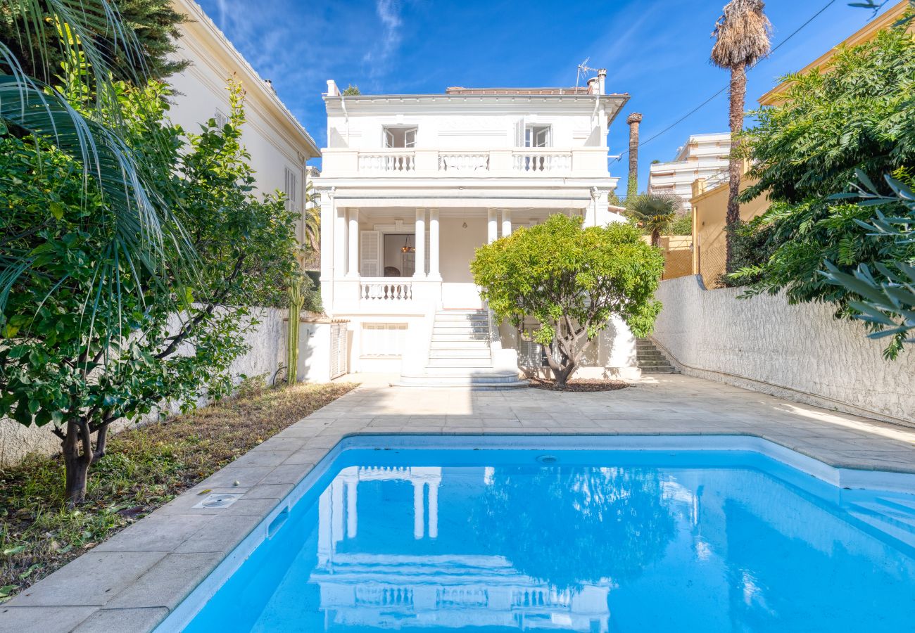 Villa in Nice - Stylish Art Deco villa, 4 Bdrs, Swimming Pool and Garage