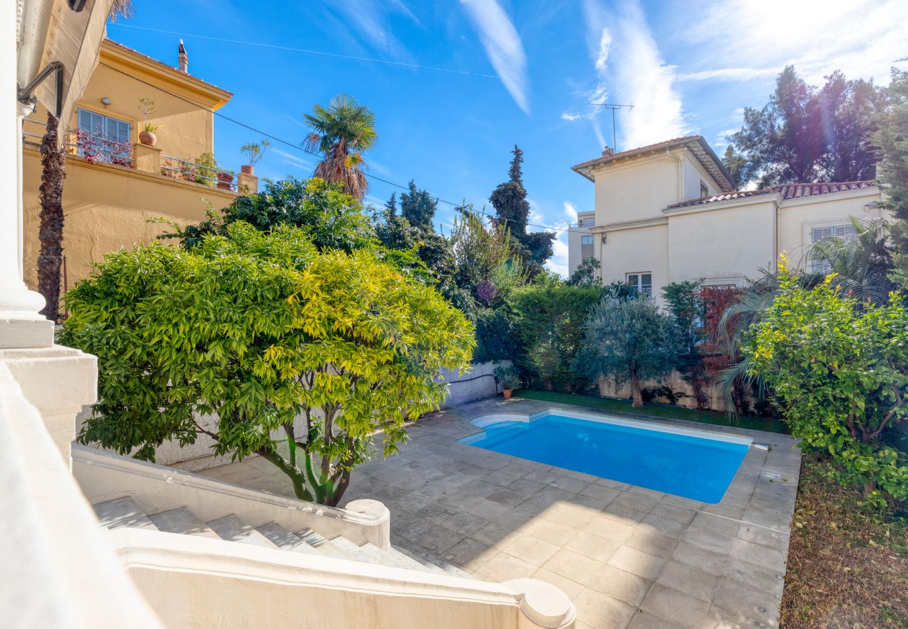 Villa in Nice - Stylish Art Deco villa, 4 Bdrs, Swimming Pool and Garage