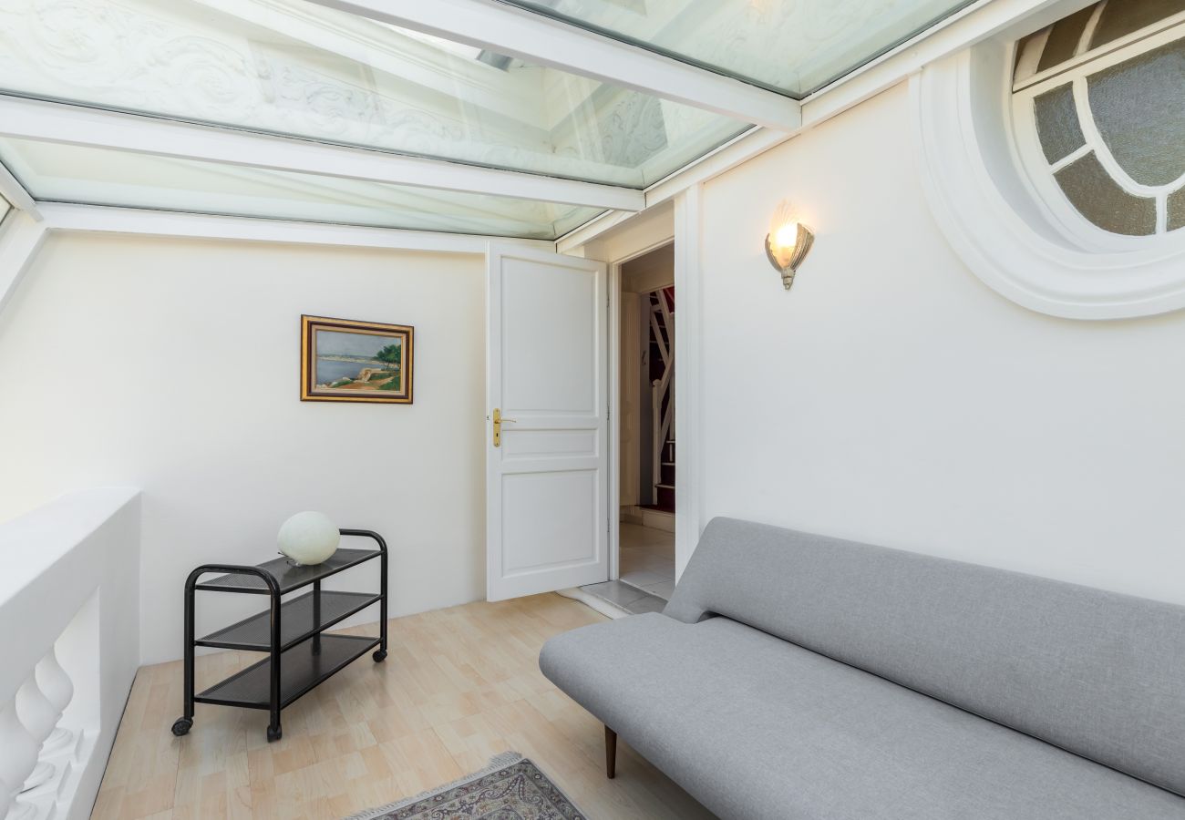 Villa in Nice - Stylish Art Deco villa, 4 Bdrs, Swimming Pool and Garage