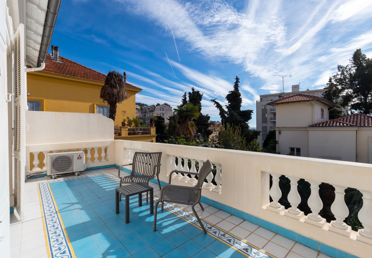 Villa in Nice - Stylish Art Deco villa, 4 Bdrs, Swimming Pool and Garage