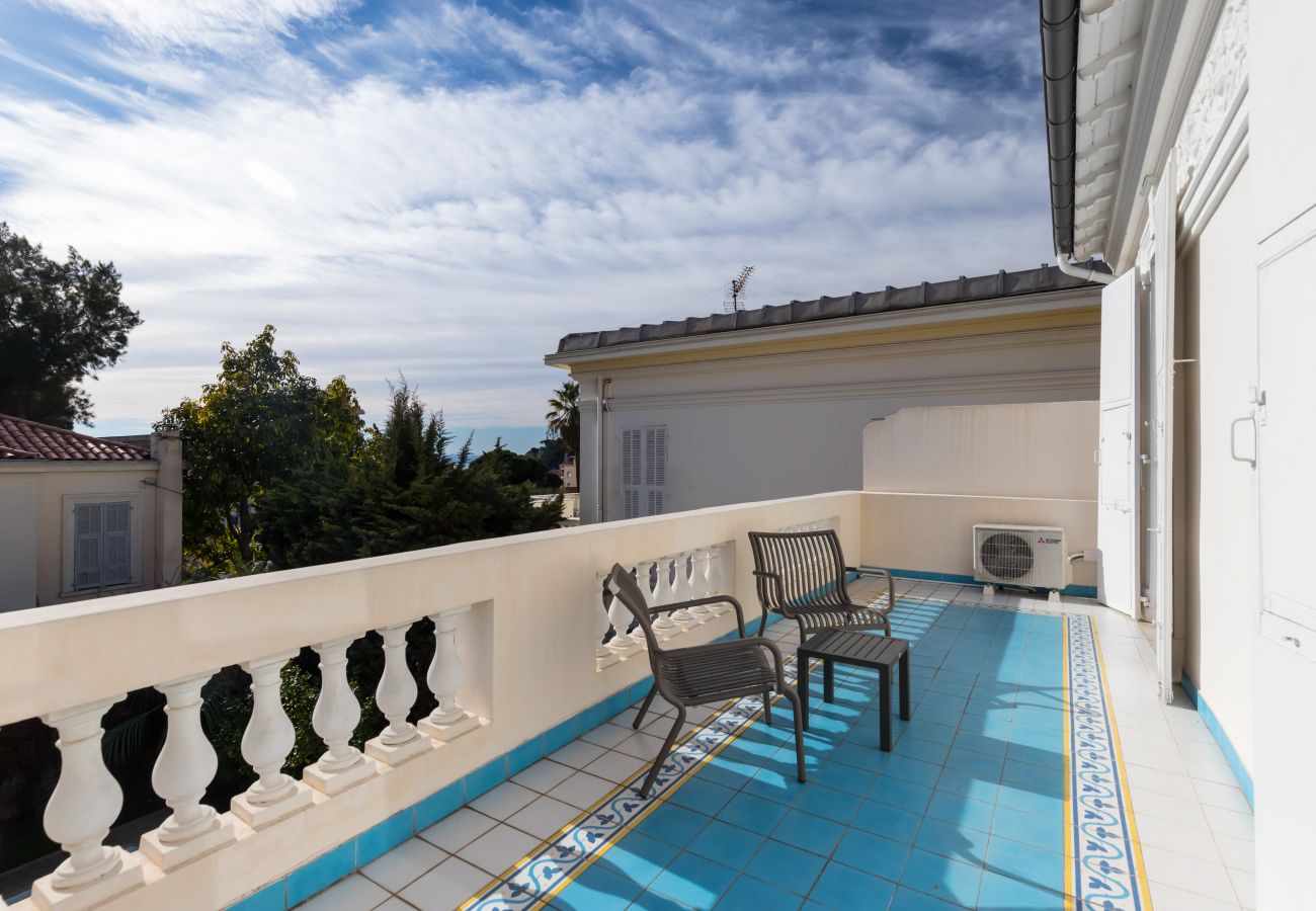 Villa in Nice - Stylish Art Deco villa, 4 Bdrs, Swimming Pool and Garage