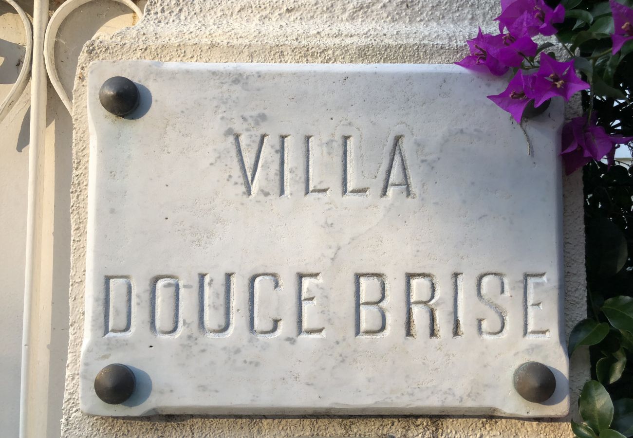 Villa in Nice - Stylish Art Deco villa, 4 Bdrs, Swimming Pool and Garage