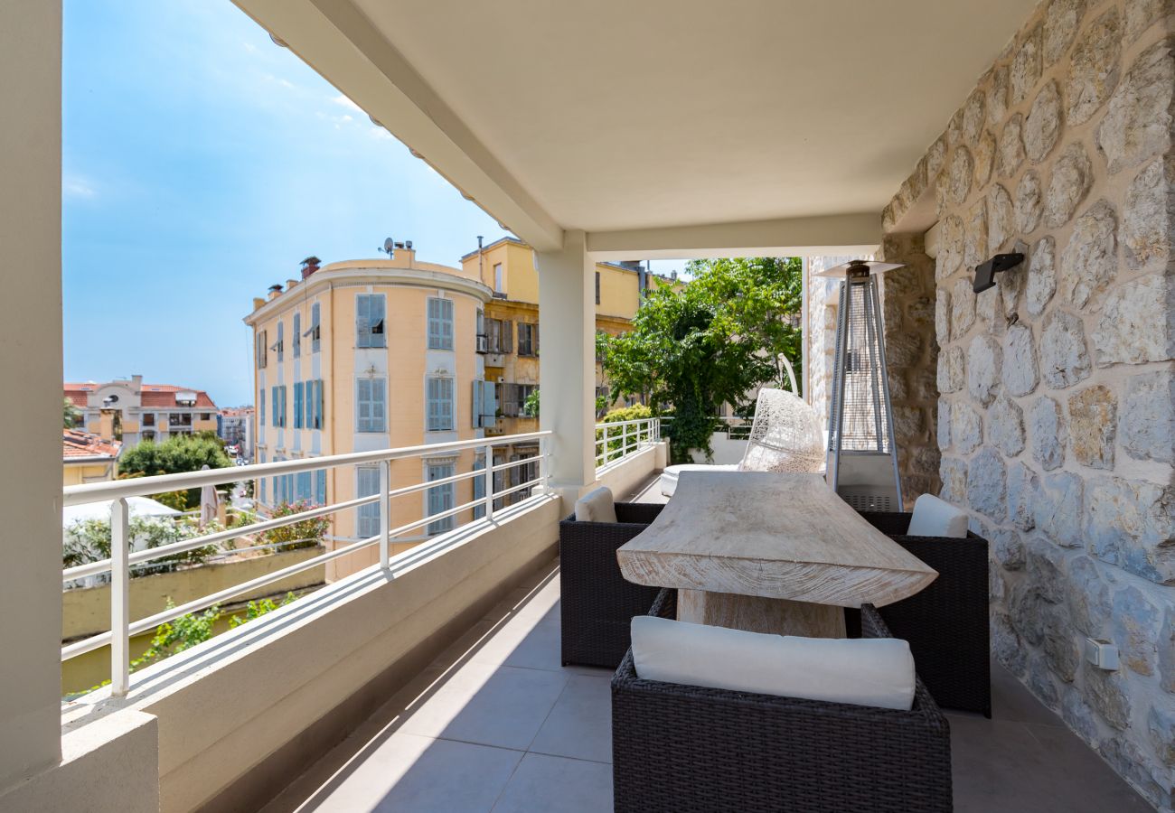 Apartment in Nice - Spacious & Standing 3 Bdrs - Large terrace