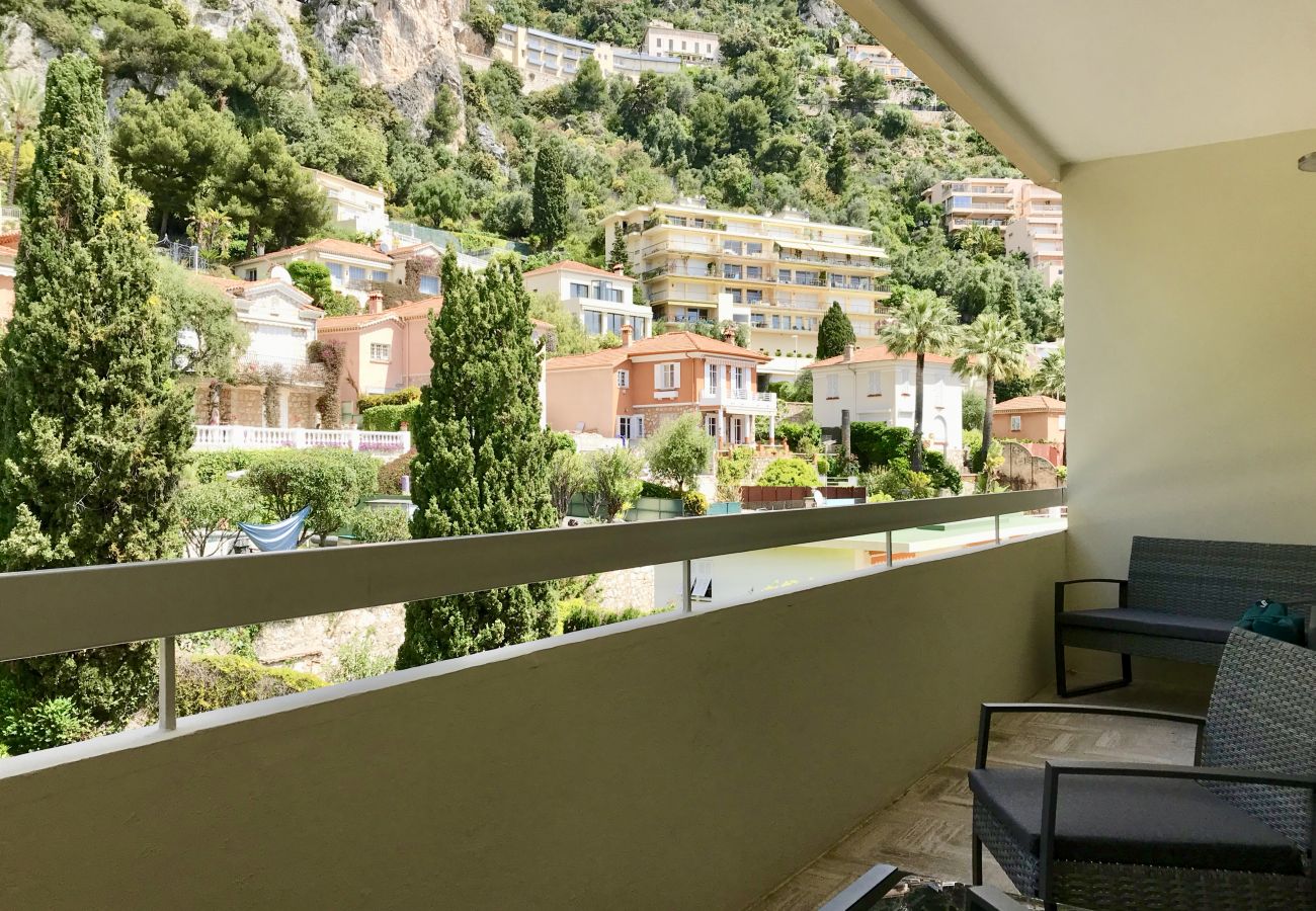 Apartment in Villefranche-sur-Mer - Awesome Sea View 1 Bdr Swimming pool & Garage