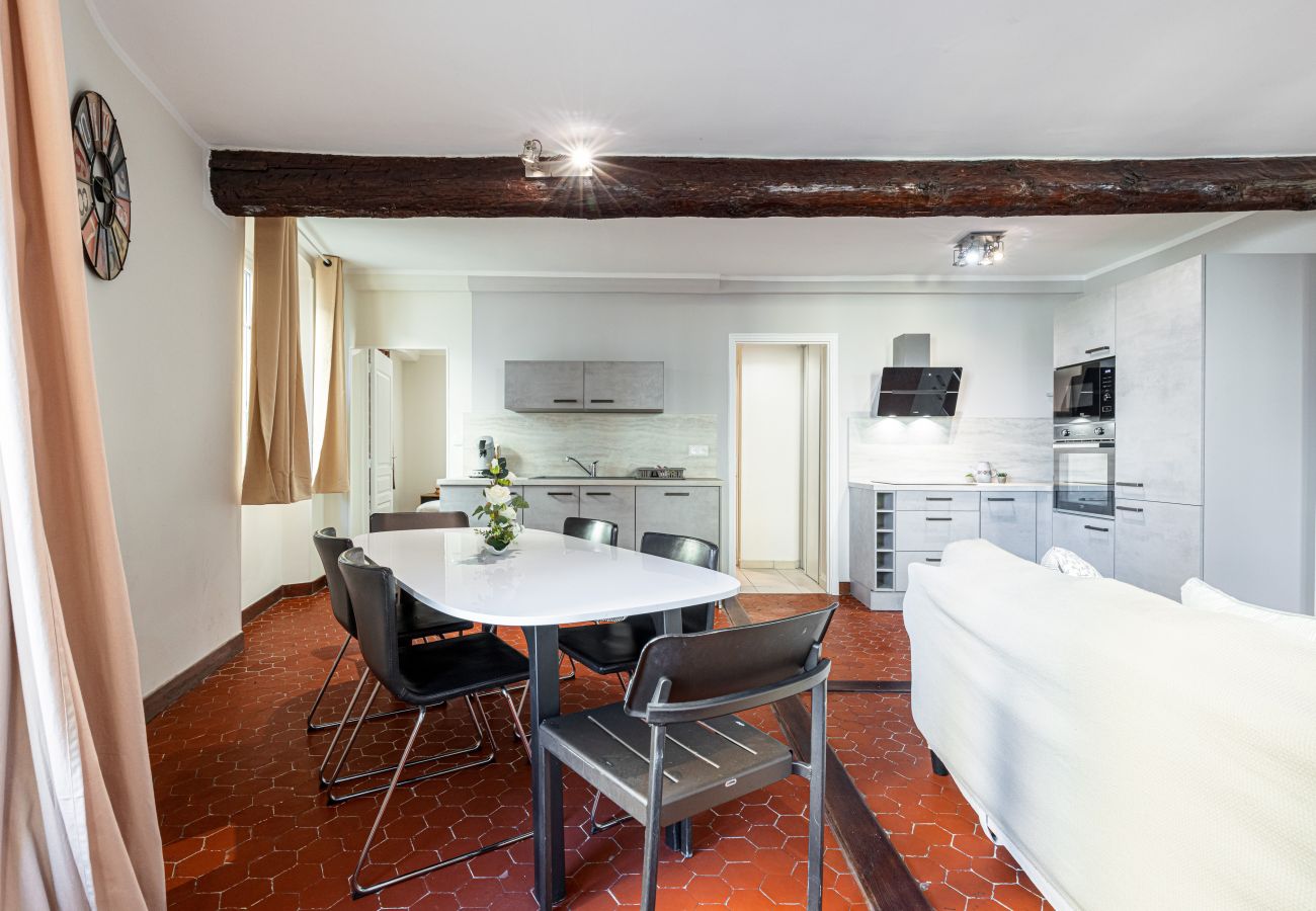 Apartment in Nice - Spacious 3 Bdr in the Old Town - AC