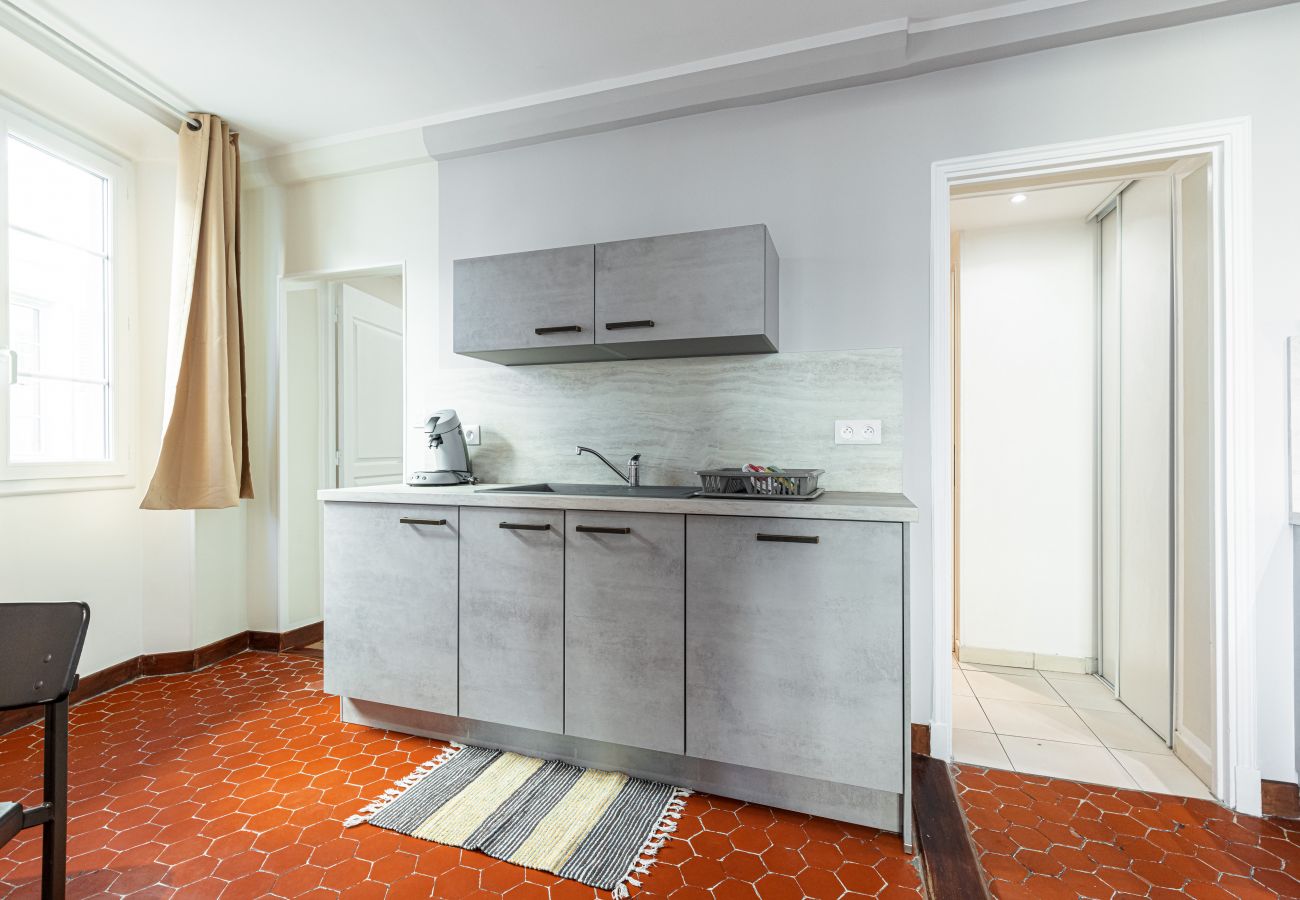 Apartment in Nice - Spacious 3 Bdr in the Old Town - AC