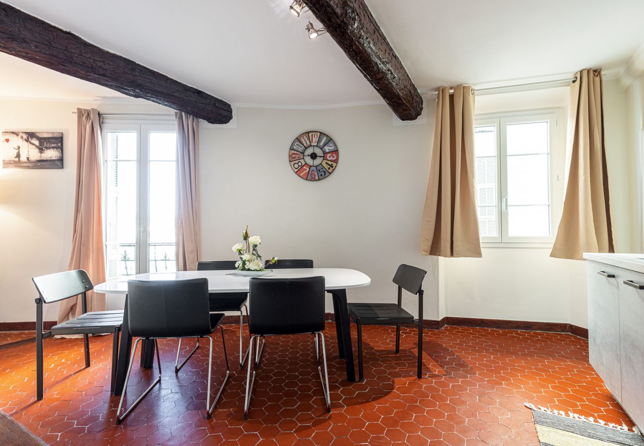 Apartment in Nice - Spacious 3 Bdr in the Old Town - AC