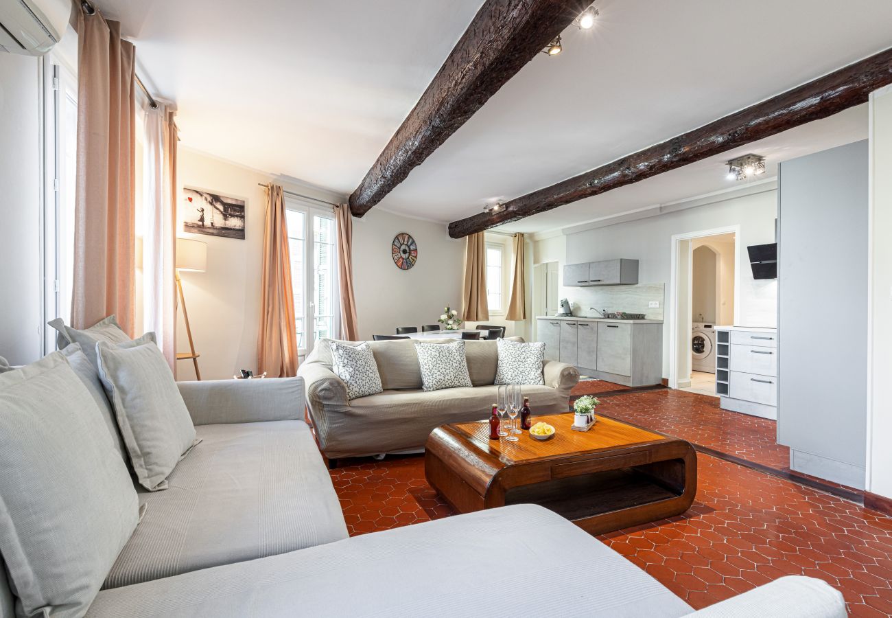 Apartment in Nice - Spacious 3 Bdr in the Old Town - AC