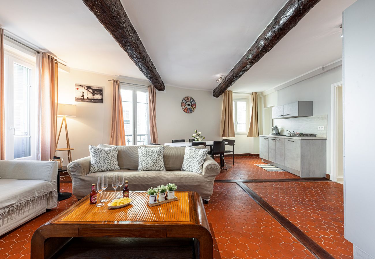 Apartment in Nice - Spacious 3 Bdr in the Old Town - AC