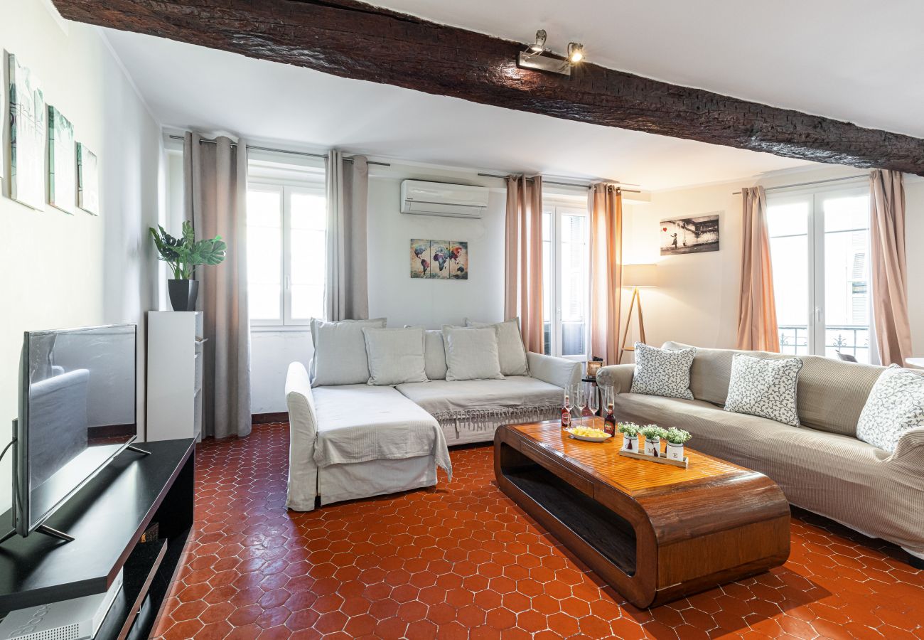 Apartment in Nice - Spacious 3 Bdr in the Old Town - AC