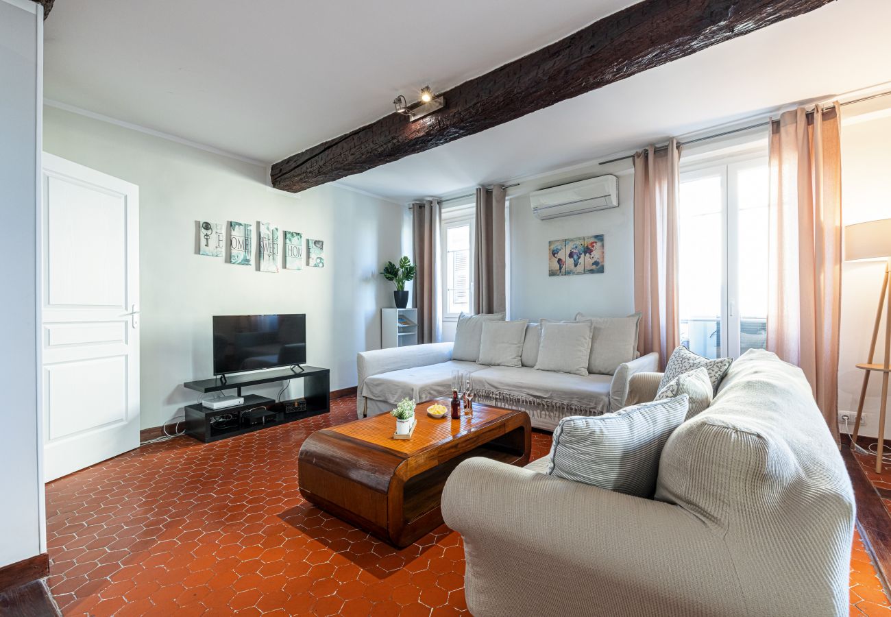 Apartment in Nice - Spacious 3 Bdr in the Old Town - AC