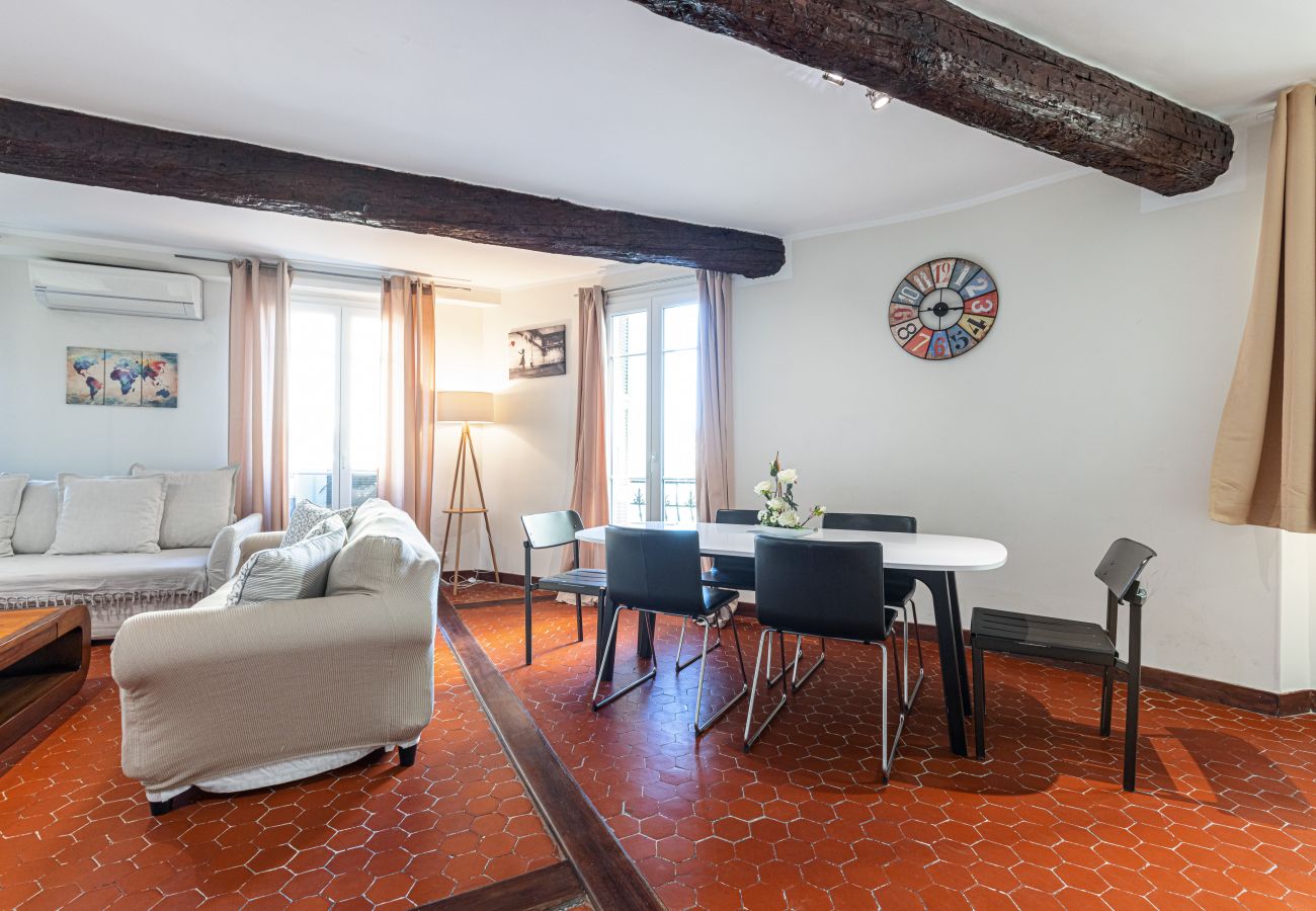 Apartment in Nice - Spacious 3 Bdr in the Old Town - AC