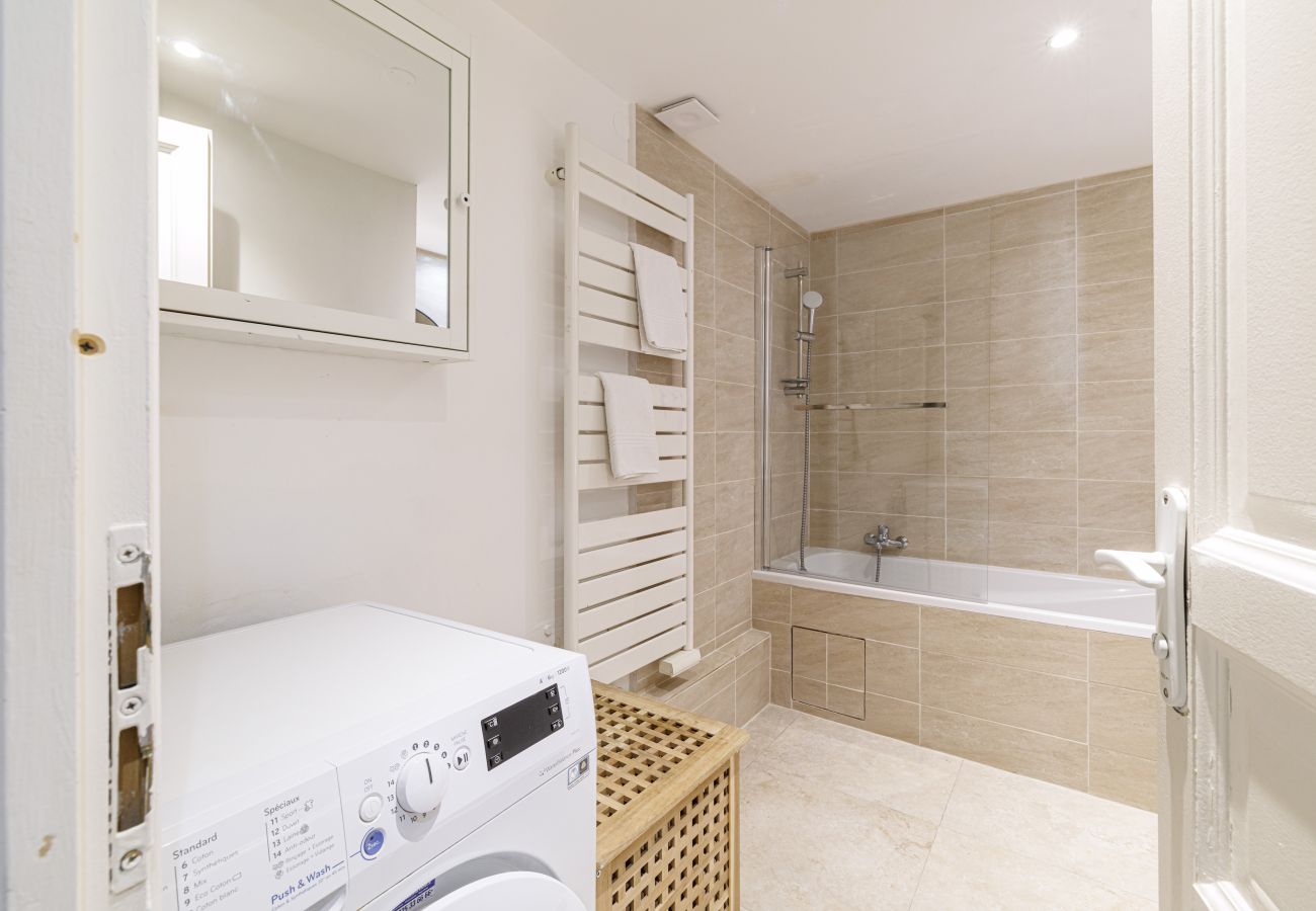 Apartment in Nice - Spacious 3 Bdr in the Old Town - AC