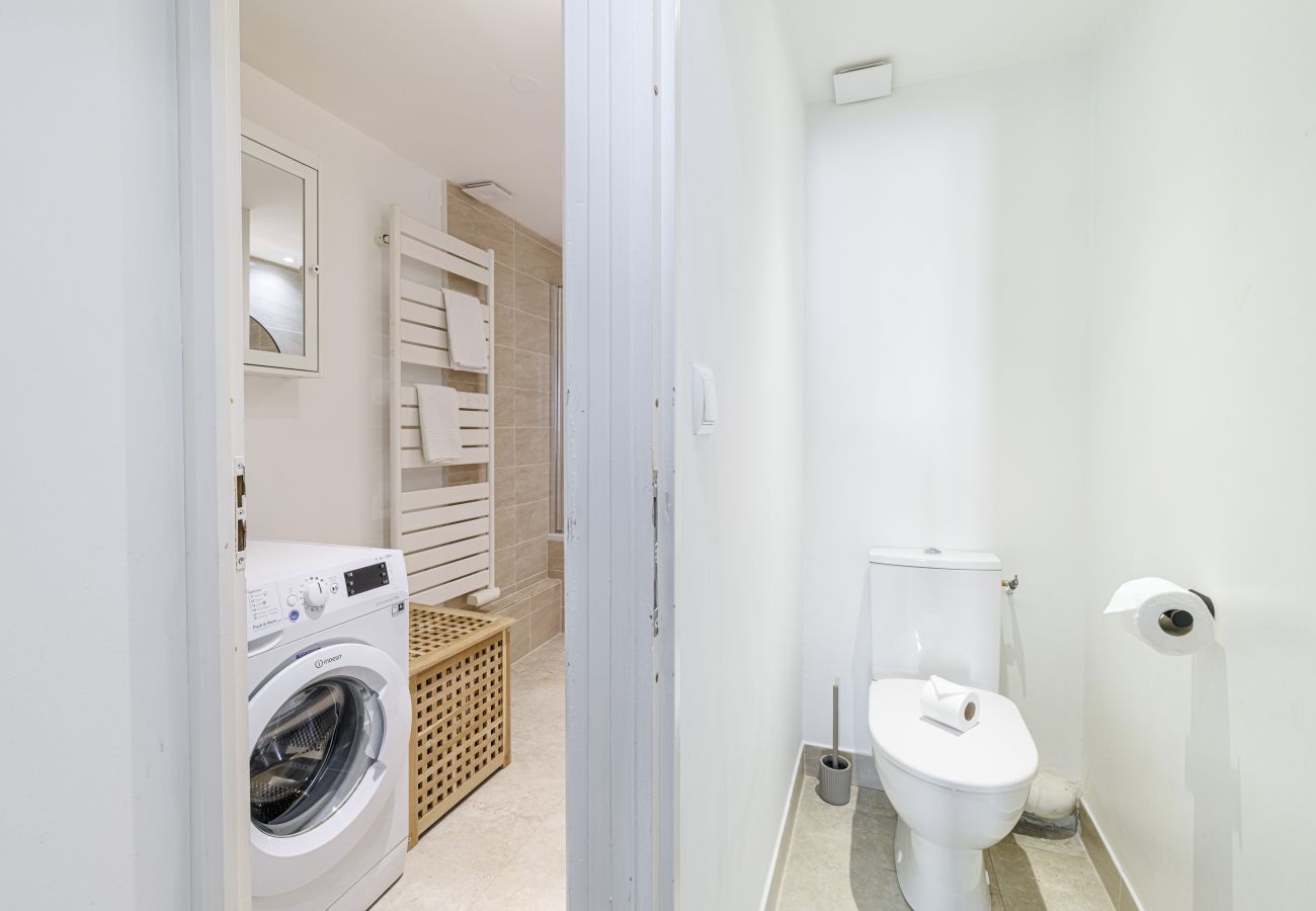 Apartment in Nice - Spacious 3 Bdr in the Old Town - AC