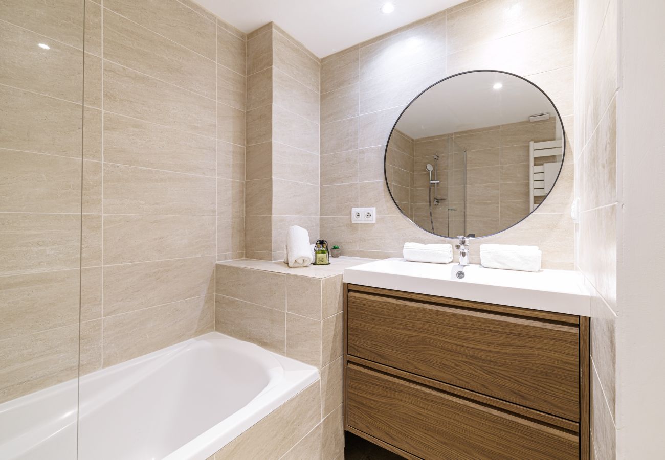 Apartment in Nice - Spacious 3 Bdr in the Old Town - AC