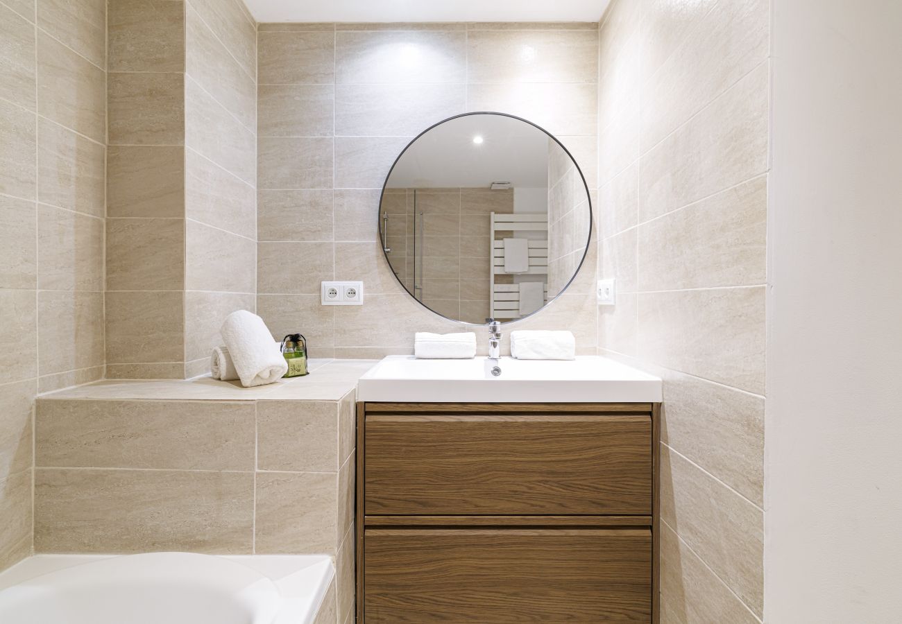 Apartment in Nice - Spacious 3 Bdr in the Old Town - AC