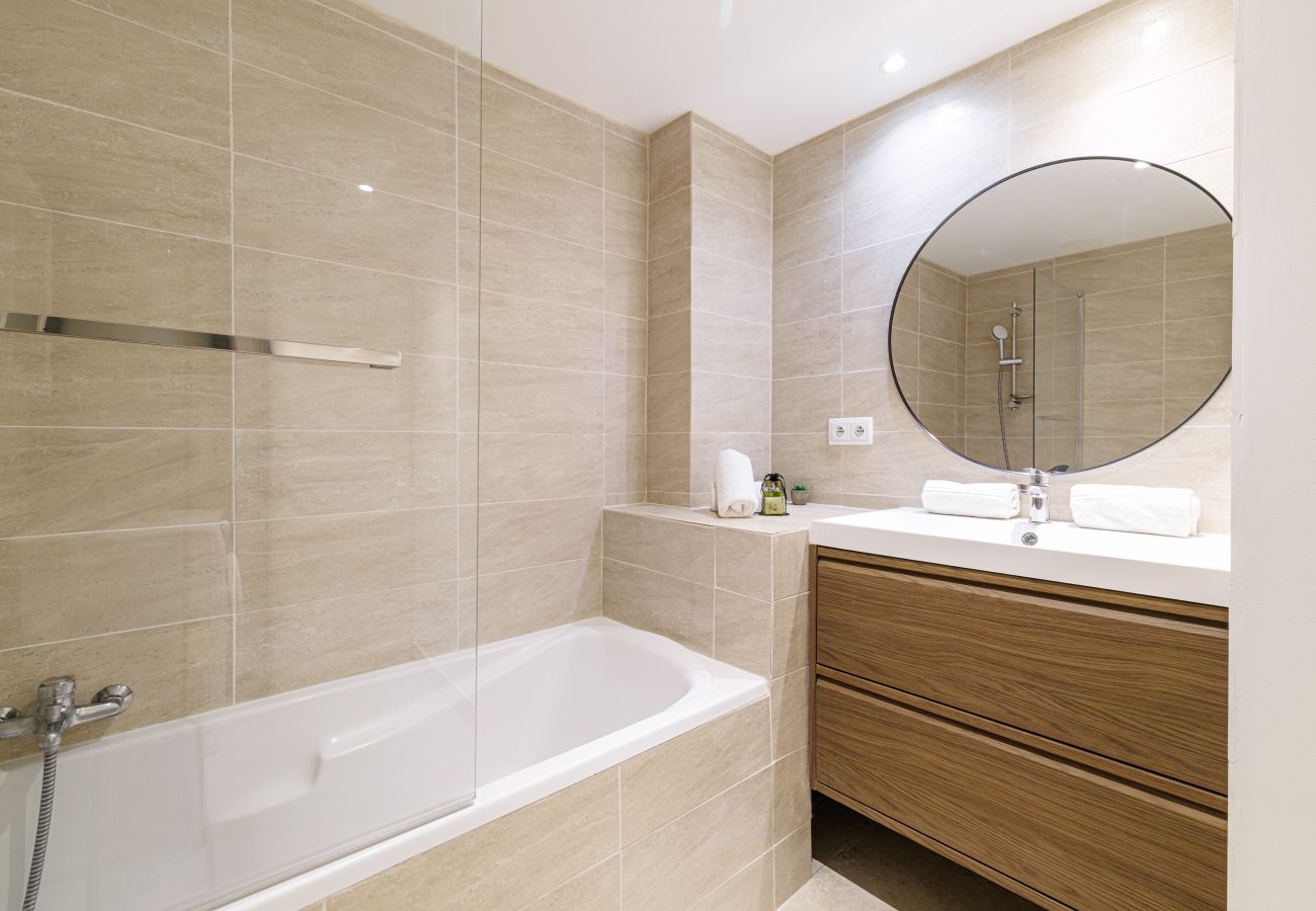 Apartment in Nice - Spacious 3 Bdr in the Old Town - AC