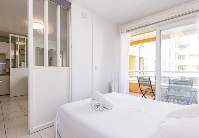 Apartment in Nice - Quiet 1 Bdr between Port & Garibaldi Square Apartment in Nice - Quiet 1 Bdr between Port & Garibaldi Square