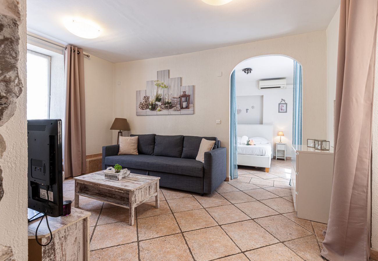 Apartment in Nice - Cozy 1 Bdr at Nice Port with AC