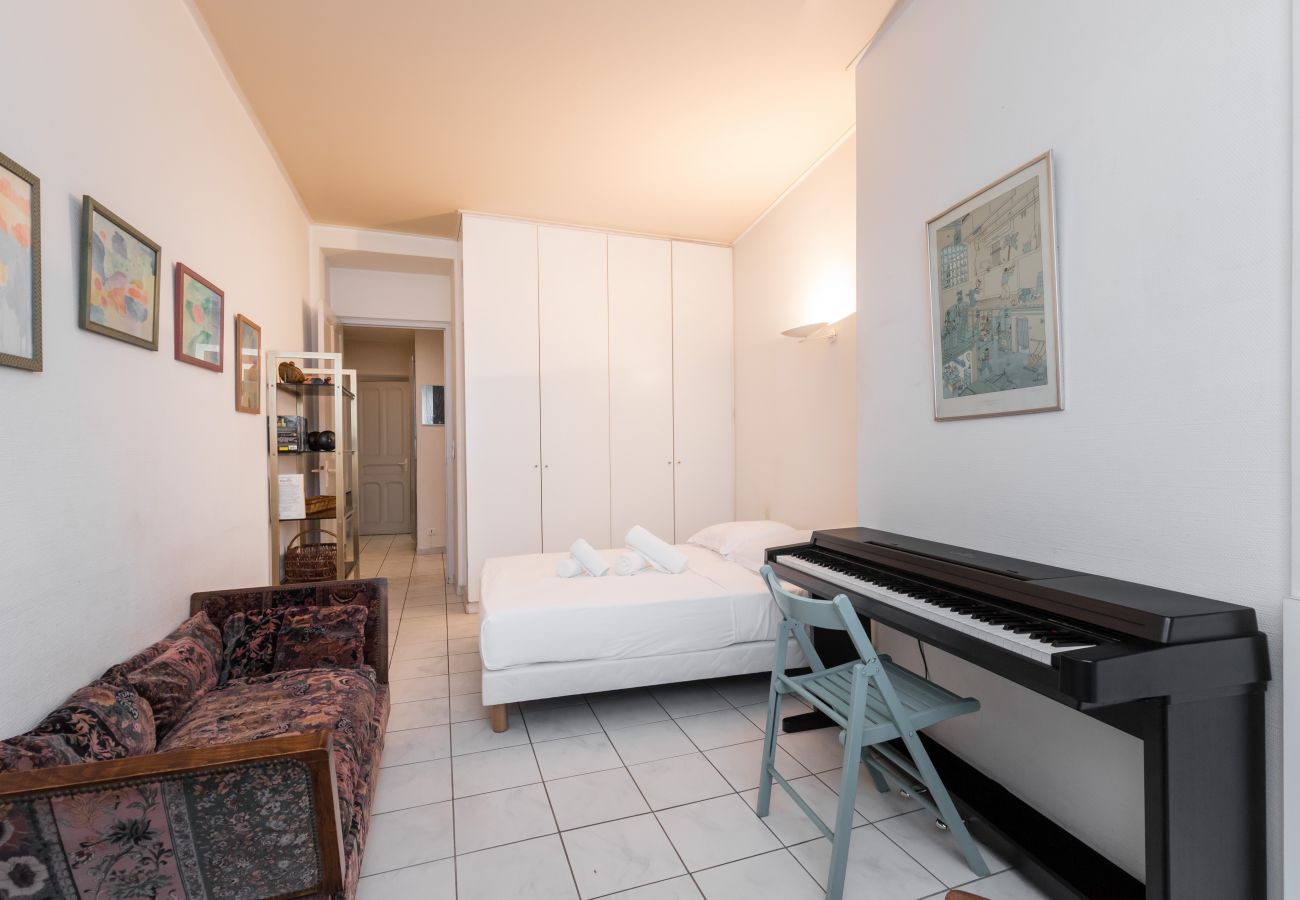 Apartment in Nice - Large 2 Bdrs Downtown - up to 6 pax & AC