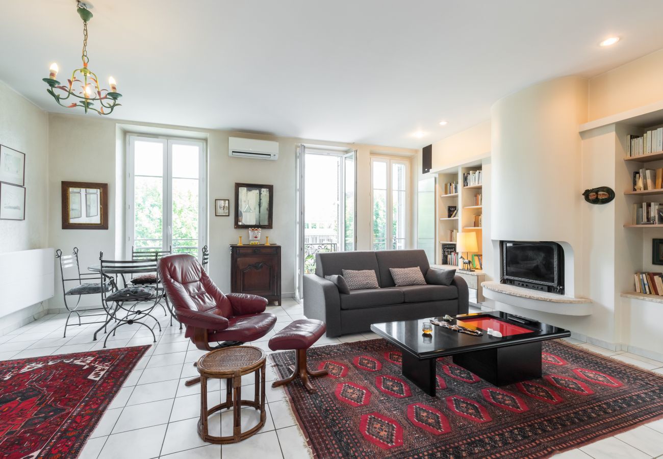 Apartment in Nice - Large 2 Bdrs Downtown - up to 6 pax & AC