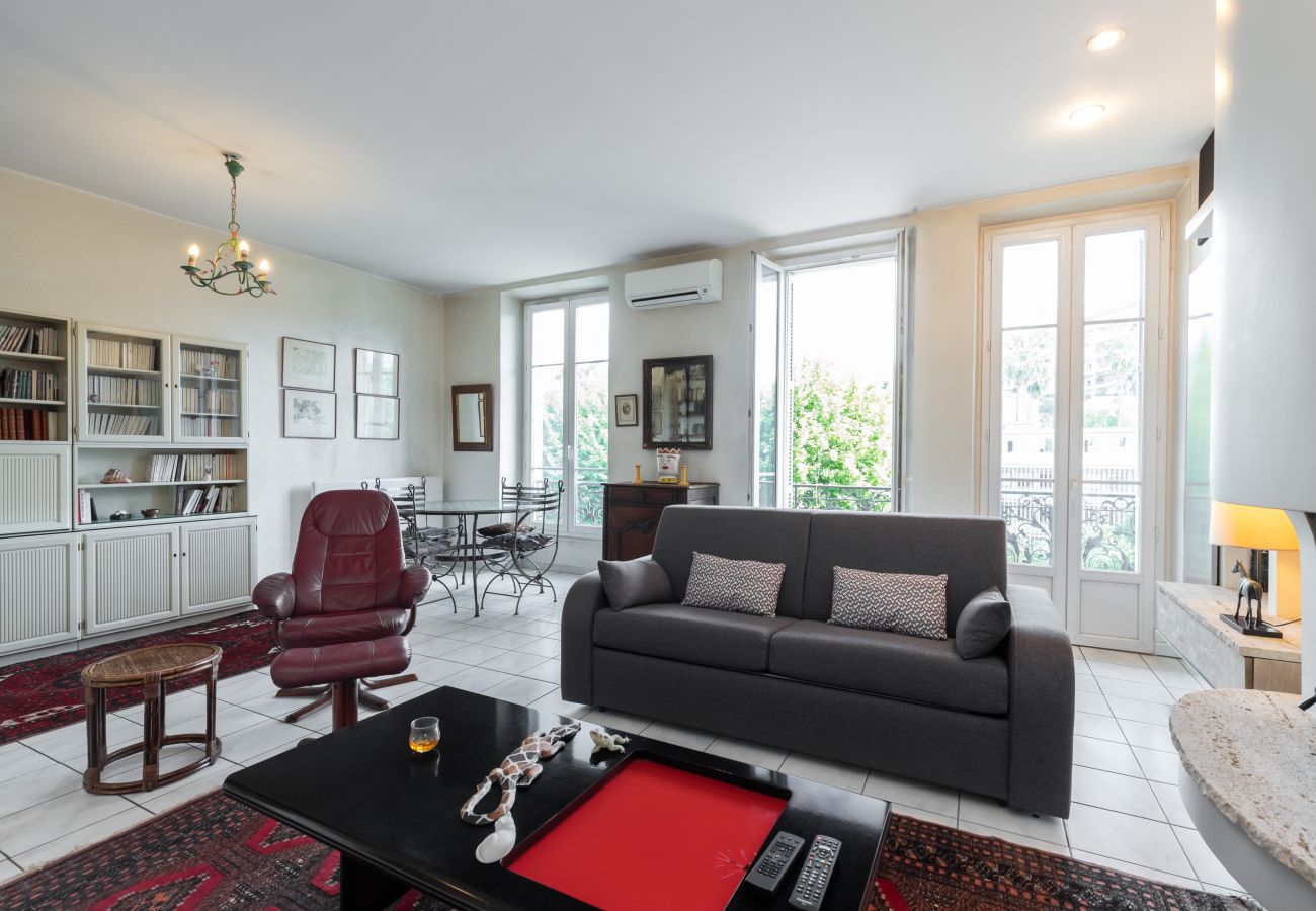 Apartment in Nice - Large 2 Bdrs Downtown - up to 6 pax & AC