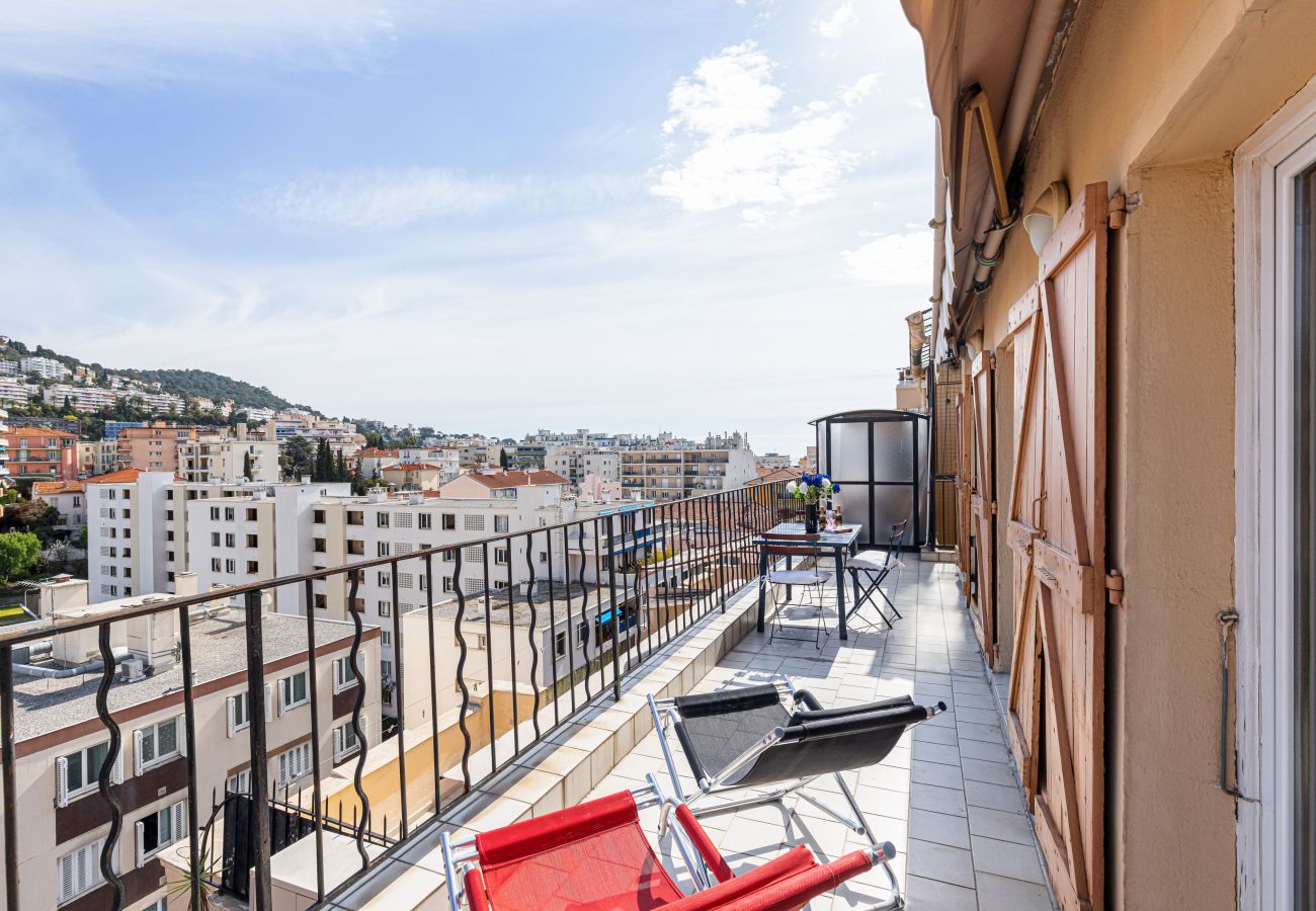 Apartment in Nice - Extraordinary View on Port and Castle Hill - 1 Bdr & Parking