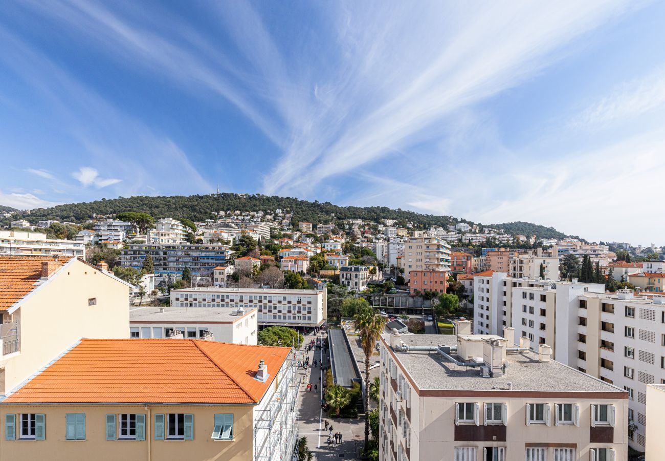 Apartment in Nice - Extraordinary View on Port and Castle Hill - 1 Bdr & Parking