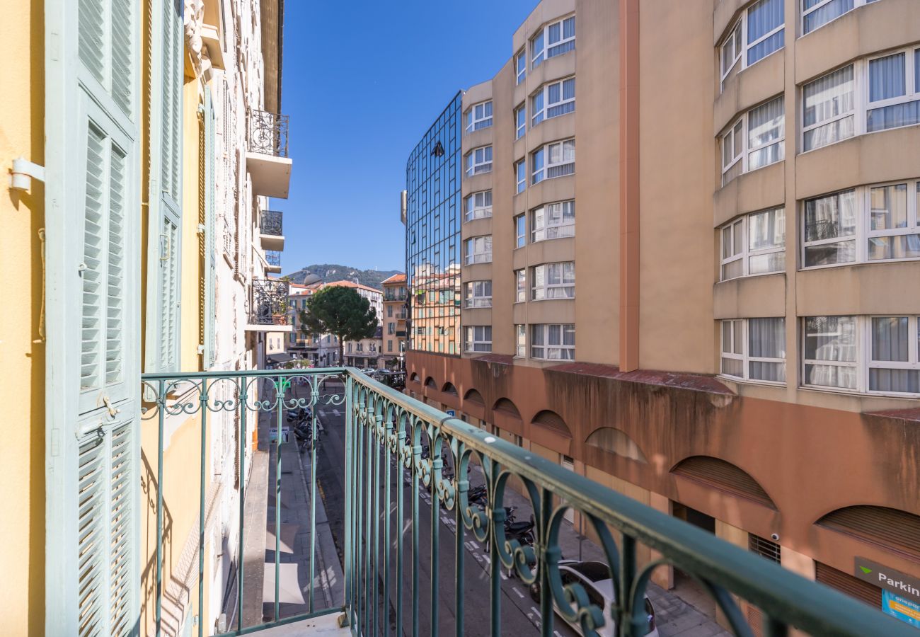 Apartment in Nice - Beautiful 1 Bdr Place du Pin