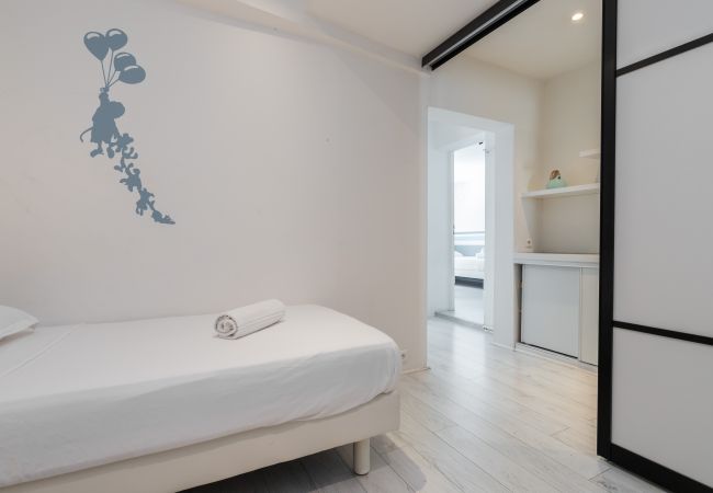 Apartment in Nice - Unique Large 3 Bdrs Garden & Parking Place du Pin Apartment in Nice - Unique Large 3 Bdrs Garden & Parking Place du Pin