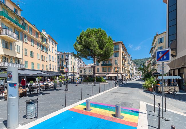 Apartment in Nice - Unique Large 3 Bdrs Garden & Parking Place du Pin Apartment in Nice - Unique Large 3 Bdrs Garden & Parking Place du Pin
