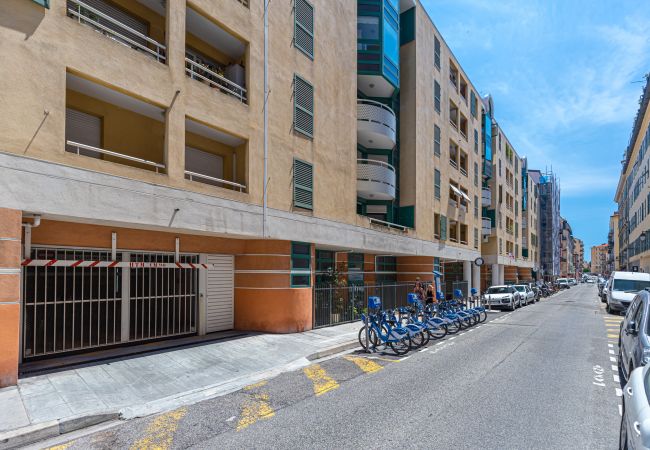 Apartment in Nice - Unique Large 3 Bdrs Garden & Parking Place du Pin Apartment in Nice - Unique Large 3 Bdrs Garden & Parking Place du Pin