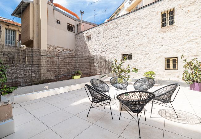 Apartment in Nice - Unique Large 3 Bdrs Garden & Parking Place du Pin Apartment in Nice - Unique Large 3 Bdrs Garden & Parking Place du Pin