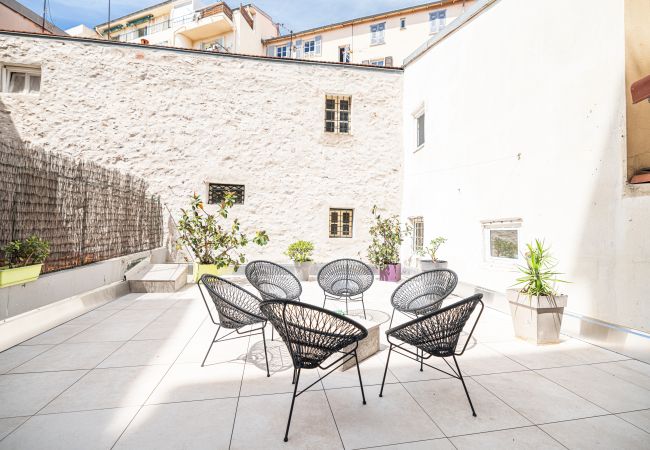 Apartment in Nice - Unique Large 3 Bdrs Garden & Parking Place du Pin Apartment in Nice - Unique Large 3 Bdrs Garden & Parking Place du Pin