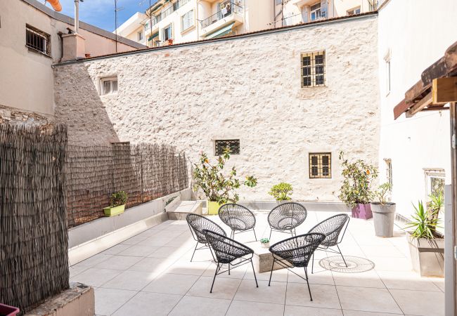 Apartment in Nice - Unique Large 3 Bdrs Garden & Parking Place du Pin Apartment in Nice - Unique Large 3 Bdrs Garden & Parking Place du Pin