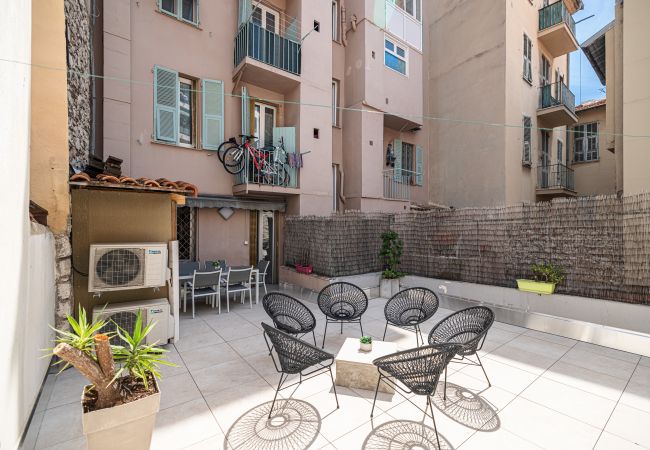 Apartment in Nice - Unique Large 3 Bdrs Garden & Parking Place du Pin Apartment in Nice - Unique Large 3 Bdrs Garden & Parking Place du Pin