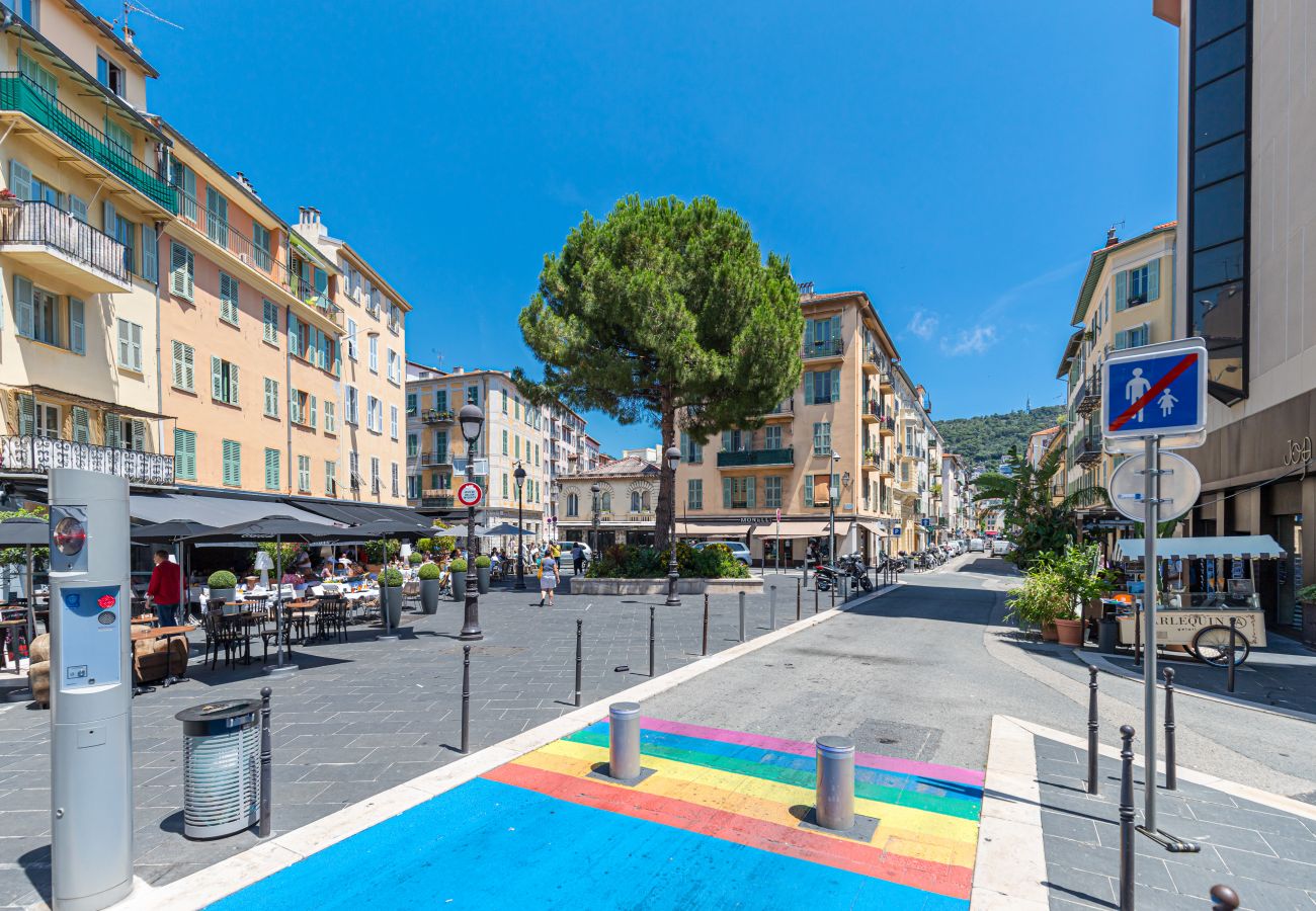 Apartment in Nice - Unique Large 3 Bdrs Garden & Parking - Place du Pin