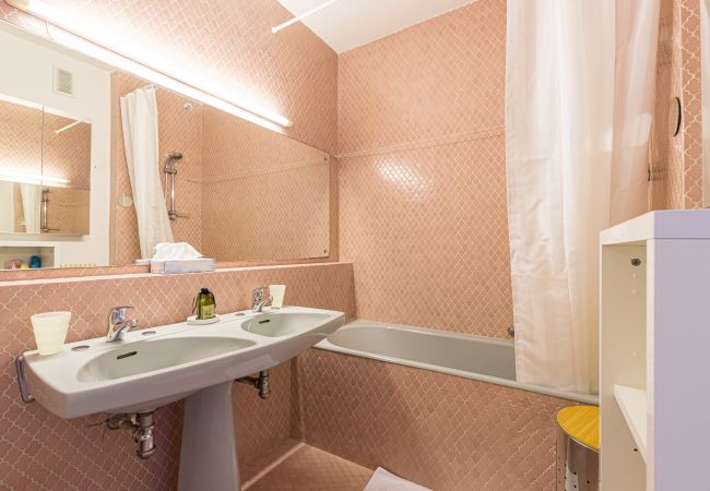 Apartment in Villefranche-sur-Mer - Sea View, Park, Swimming Pool & Tennis - 2 Bdr Apartment in Villefranche-sur-Mer - Sea View, Park, Swimming Pool & Tennis - 2 Bdr