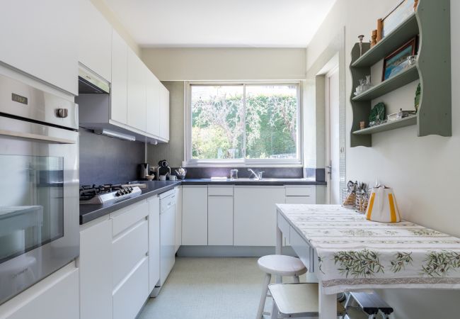 Apartment in Villefranche-sur-Mer - Sea View, Park, Swimming Pool & Tennis - 2 Bdr Apartment in Villefranche-sur-Mer - Sea View, Park, Swimming Pool & Tennis - 2 Bdr