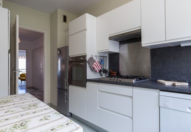 Apartment in Villefranche-sur-Mer - Sea View, Park, Swimming Pool & Tennis - 2 Bdr Apartment in Villefranche-sur-Mer - Sea View, Park, Swimming Pool & Tennis - 2 Bdr