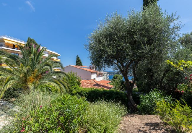 Apartment in Villefranche-sur-Mer - Sea View, Park, Swimming Pool & Tennis - 2 Bdr Apartment in Villefranche-sur-Mer - Sea View, Park, Swimming Pool & Tennis - 2 Bdr